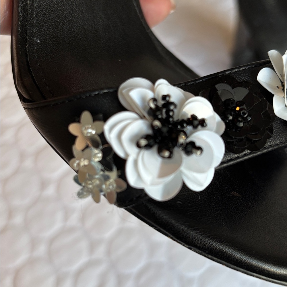 Michael Kors TORI Patent Leather Embellished Flower Block Heel Sandals 8.5 9 - Picture 5 of 9